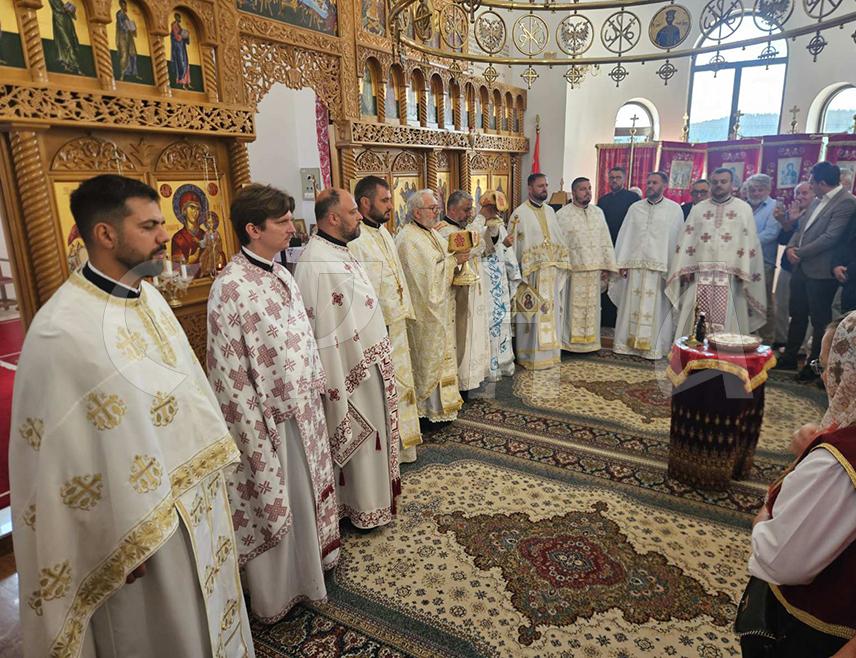СОКОЛАЦ, 11. АВГУСТА /СРНА/ - У Манастиру Светог великомученика Георгија на Равној Романији код Сокоца у току је Света литургија поводом 20 година од проглашења манастиром.