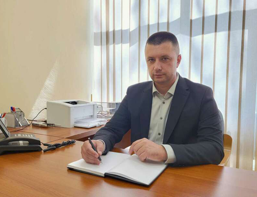 БАЊАЛУКА, 11. АВГУСТА /СРНА/ - Највећи број саобраћајних незгода, посебно оних са најтежим исходима, дешава се у љетним мјесецима, при високој температури која утиче на концентрацију возача јер спушта крвни притисак и опушта тијело, што успављује возаче, упозорио је данас вршилац дужности директора Агенције за безбједност саобраћаја Републике Српске Младен Драгосав.