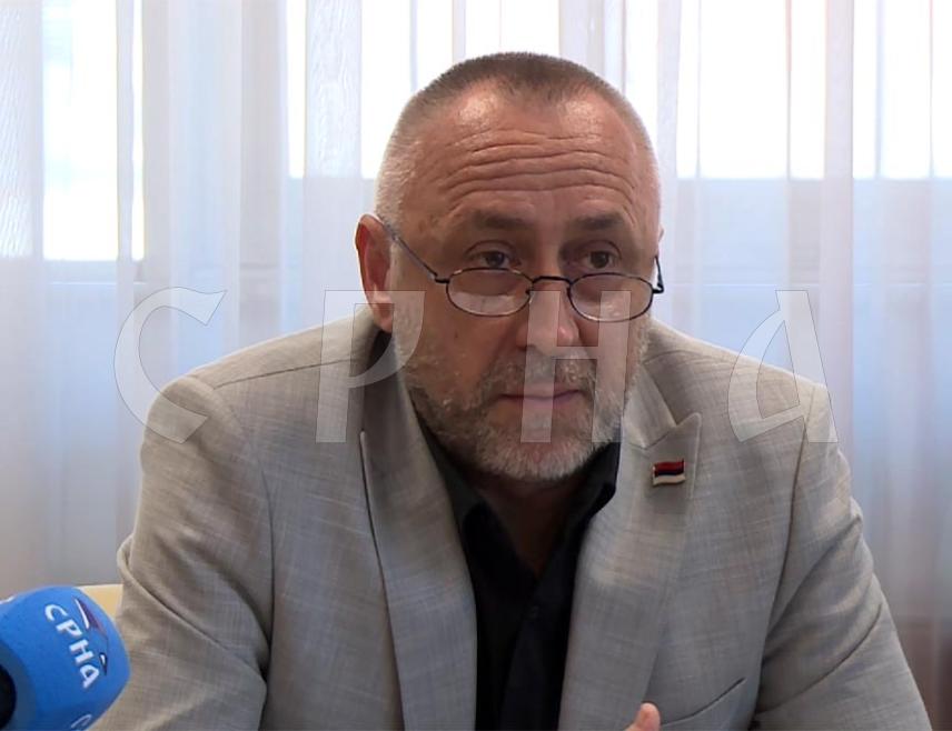 БАЊАЛУКА, 11. АВГУСТА /СРНА/ - Министар рада и борачко-инвалидске заштите Републике Српске Данијел Егић изјавио је да Српска нема велику потребу за увозом радне снаге што се види и на основу податка да до овог момента ни пола дозвољене квоте за запошљавање станих радника није реализовано.