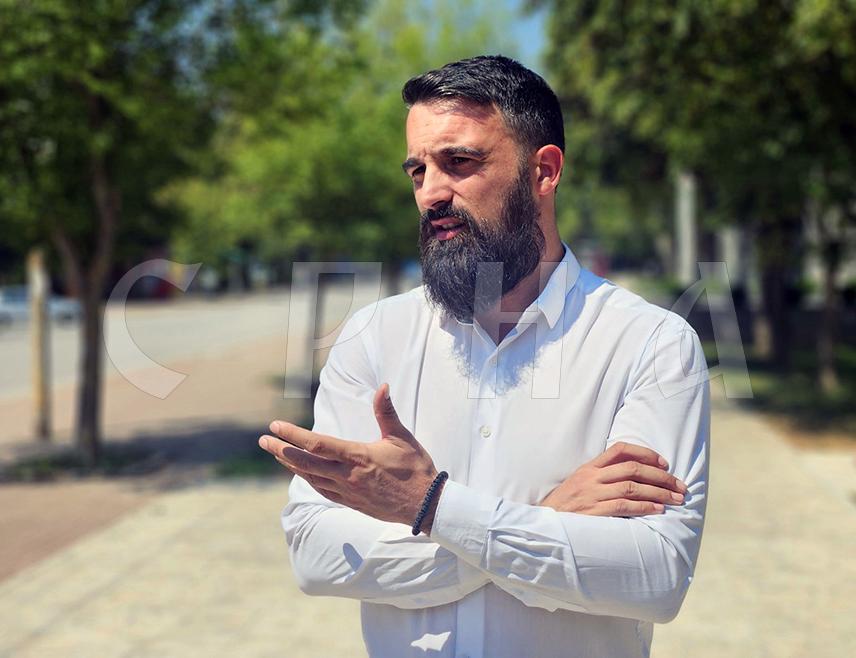 ИСТОЧНО САРАЈЕВО, 13. АВГУСТА /СРНА/ - Социолог Владимир Васић изјавио је за Срну да ће предстојећи референдум у Републици Српској бити потврда народне воље већ исказане на претходним општим изборима, те упозорио да ће, ако се сада не заштити институција предсједника Српске, покушати одузети српском народу имовину и идентитет.