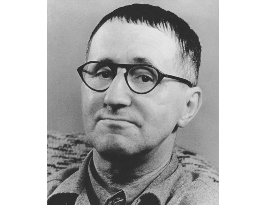 БИЈЕЉИНА, 13. АВГУСТА /СРНА/ - Њемачки писац и драмски класик Еуген Бертолд Фридрих Брехт /1898-1956/, један од највећих аутора и теоретичара позоришта 20. вијека, умро је 14. августа 1956. године.