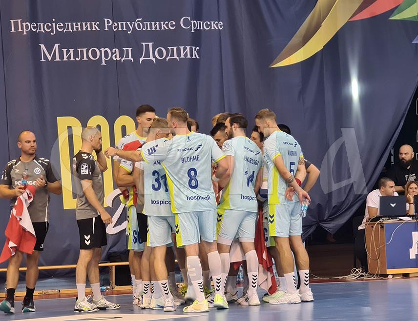 ДОБОЈ, 14. АВГУСТА /СРНА/ - Рукометаши "Гумерсбаха" побиједили су "Кил" са резултатом 40:38, у сусрету њемачких екипа у другој утакмици другог такмичарског дана Међународног рукометног TВ турнира шампиона "Добој 2025".