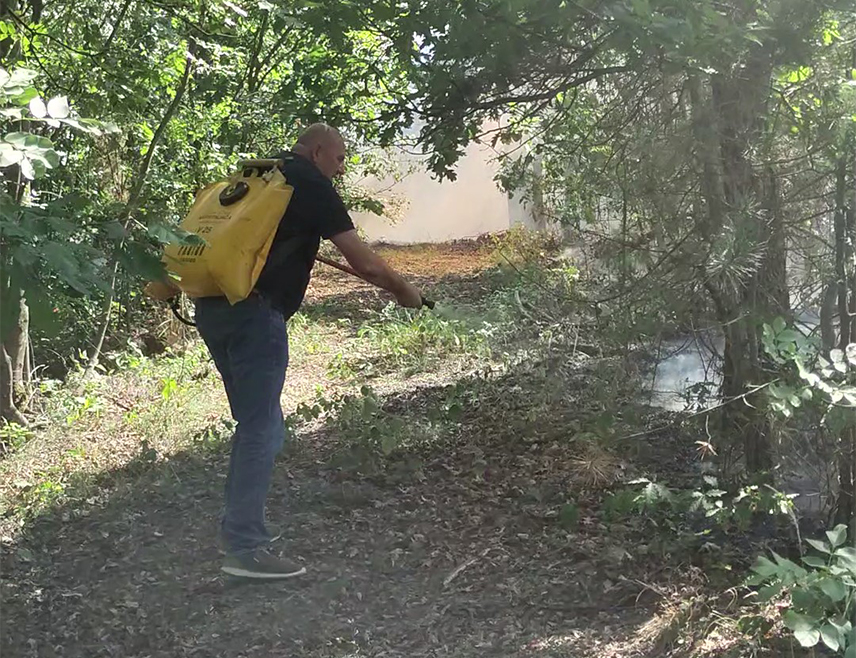 ДОБОЈ, 15. АВГУСТА /СРНА/ - На граници са Федерацијом БиХ из правца Добоја ангажоване су машине како би направиле заштитни појас којим би се спријечило ширење пожара од Маглаја гдје гори борова шума, речено је Срни у градској Цивилној заштити.