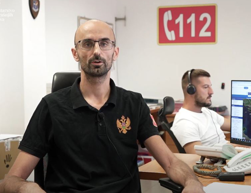 ПОДГОРИЦА, 17. АВГУСТА /СРНА/ - Шумски пожари активни су на више локација у Подгорици, Никшићу, Даниловграду, Шавнику и Бијелом Пољу, али је стање боље у односу на претходни дан, рекао је начелник Оперативно комуникационог центра 112 Директората за заштиту и спашавање Златко Мићановић.