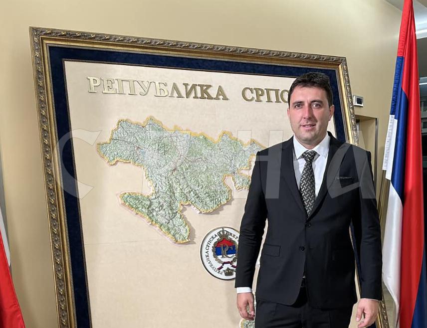 СОКОЛАЦ, 19. АВГУСТА /СРНА/ - Сваки покушај политичког Сарајева и Кристијана Шмита да се Република Српска и њен народ понизи, ослаби, да им се наметне воља других наићи ће на одлучан и снажан одговор институција Српске, поручио је начелник општине Соколац Страхиња Башевић.