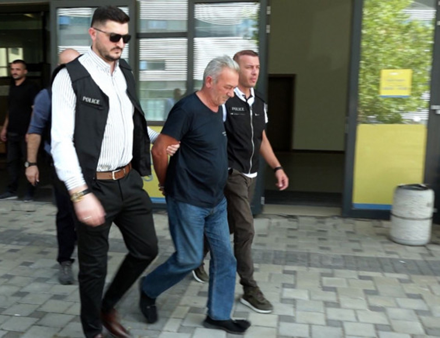 БЕОГРАД, 19. АВГУСТА /СРНА/ - Основни суд у Приштини усвојио је захтјев Специјалног тужилаштва и одредио Синиши Спасићу притвор од 30 дана, потврдио је Спасићев бранилац Љубомир Пантовић.