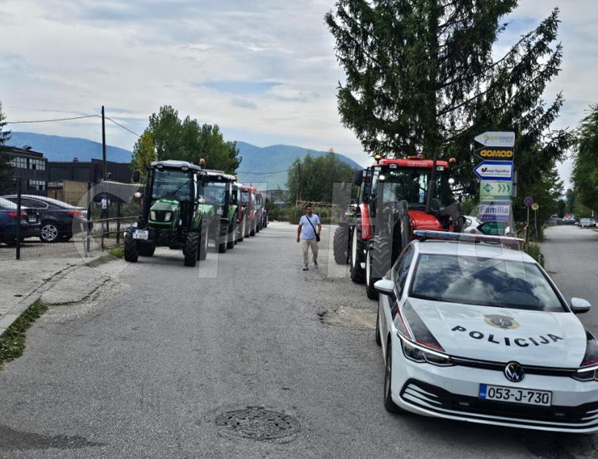 SARAJEVO, AUGUST 21 /SRNA/ - The Sarajevo Canton police prevented farmers from reaching the canton government building to express their dissatisfaction, despite the protest being officially announced.