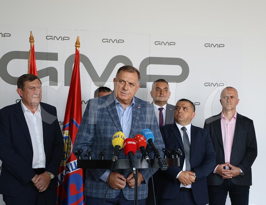 LAKTAŠI, August 21 /SRNA/ - The President of Republika Srpska Milorad Dodik stated today in Aleksandrovac near Laktaši that the institutions of Srpska should support the economy and the real sector.