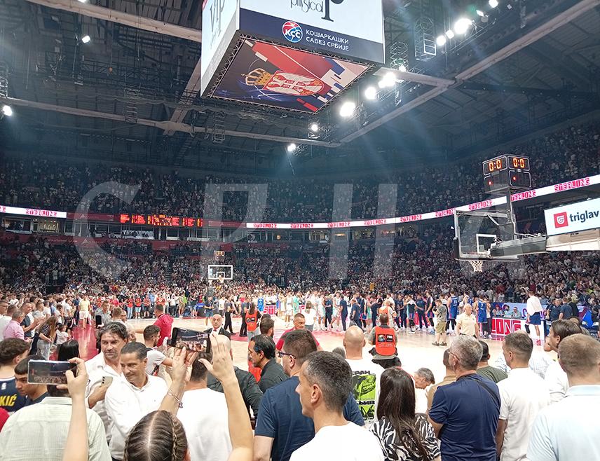 БЕОГРАД, 21. АВГУСТА /СРНА/ - Кошаркашка репрезентација Србије убједљиво је у Београдској арени побиједила селекцију Словеније у посљедњој припремној утакмици пред Евробаксет резултатом 106:72.