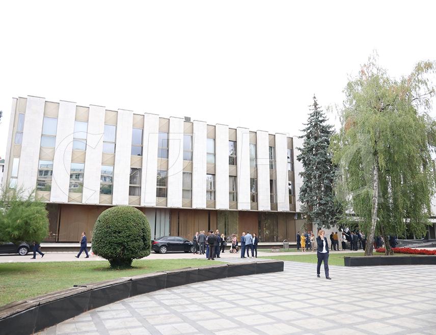 БАЊАЛУКА, 22. АВГУСТА /СРНА/ - У Народној скупштини Републике Српске у току је контрадиверзиони преглед због дојаве о постављеној експлозивној направи, речено је Срни у Министарству унутрашњих послова /МУП/ Републике Српске.