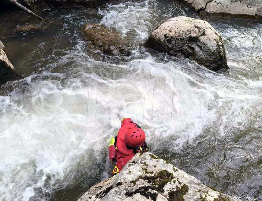 ИСТОЧНИ СТАРИ ГРАД, 23. АВГУСТА /СРНА/ - Шеф станице Горске службе спасавања /ГСС/ Источни Стари Град Саша Клепић истакао је потребу доношења закона о ГСС-у, с циљем рјешавања статуса запослених, те напоменуо да ово удружење пружа помоћ грађанима у ванредним ситуацијама у којима институције државе не могу дати адекватан одговор.