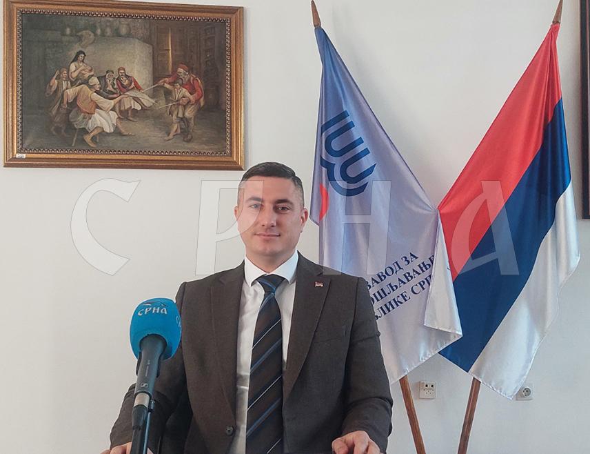 ПАЛЕ, 23. АВГУСТА /СРНА/ - Опозиција у Народној скупштини Републике Српске поново је потврдила да није глас народа, него глас страних амбасада и Сарајева, рекао је за Срну посланик у Народној скупштини Дамјан Шкипина.