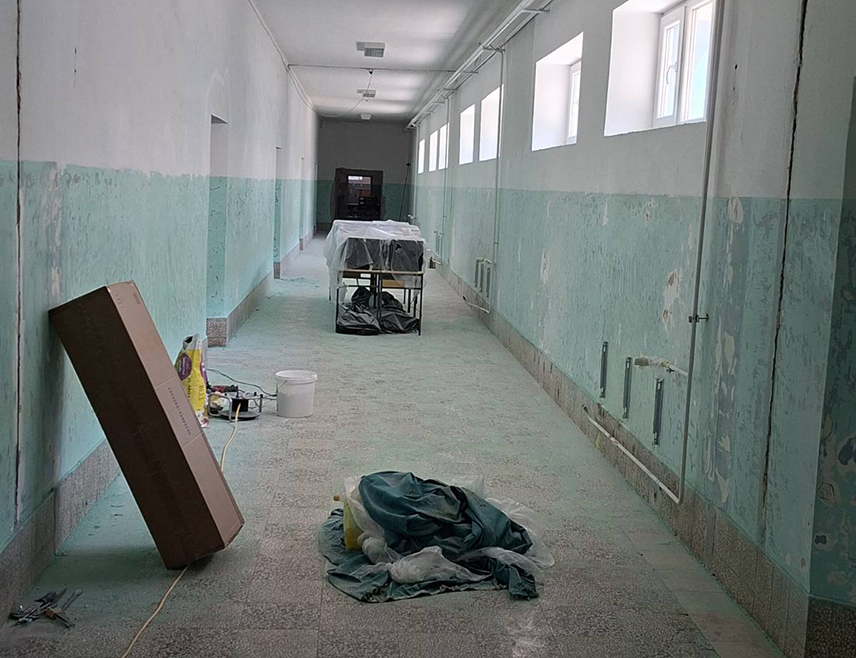 БИЛЕЋА, 25. АВГУСТА /СРНА/ - У Средњошколском центру "Голуб Куреш" у Билећи у току је санација мокрих чворова, реконструкција и адаптација кабинета, за шта је из Кабинета предсједника Републике Српске издвојено 230.000 КМ са ПДВ-ом, а већина радова биће завршена до почетка нове школске године, рекао је Срни директор Средњошколског центра Никола Tомановић.
