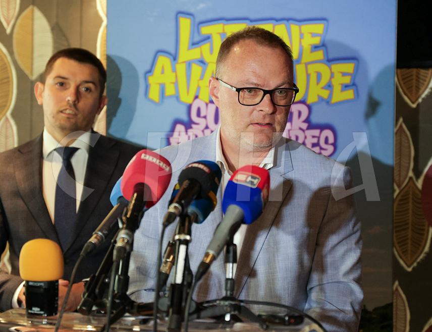 ЈАХОРИНА, 25. АВГУСТА/СРНА/ - Нови директор Олимпијског центра "Јахорина" Игор Жиљак изјавио је данас да ће дати све од себе како би Јахорину подигао на још виши ниво.