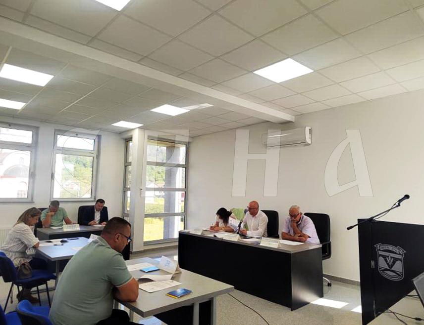 ОШТРА ЛУКА, 26. АВГУСТА СРНА/ - Одборници Скупштине општине Оштра Лука једногласно су данас усвојили закључак о Декларацији Савеза општина и градова Републике Српске поводом пресуде предсједнику Републике Српске.