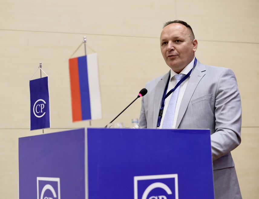 БАЊАЛУКА, 31. АВГУСТА /СРНА/ - Противници увођења нерадне недјеље у Републици Српској тврде да би она довела до пада промета и смањења зарада, нарочито у трговини, те евентуалног отпуштања радника, али примјери из земаља региона показују да се потрошачке навике брзо прилагоде, а промети прерасподијеле на дане у седмици када су продајни објекти отворени, изјавио је Срни предсједник Савеза синдиката Републике Српске Горан Станковић.