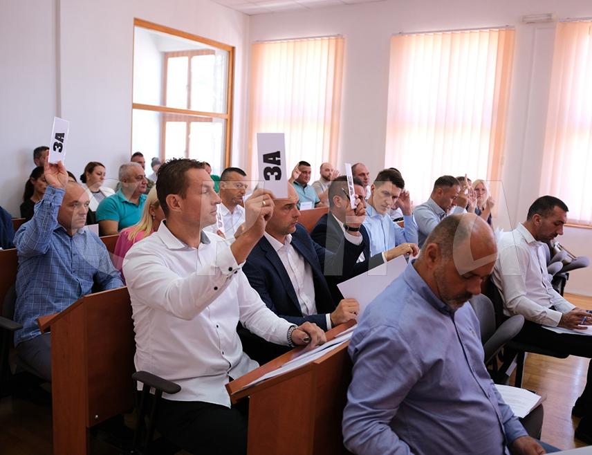 ВИШЕГРАД, 27. АВГУСТА /СРНА/ - Одборници Скупштине општине Вишеград једногласно су усвојили закључак о Декларацији Савеза општина и градова Републике Српске поводом пресуде предсједнику Републике Српске Милораду Додику.