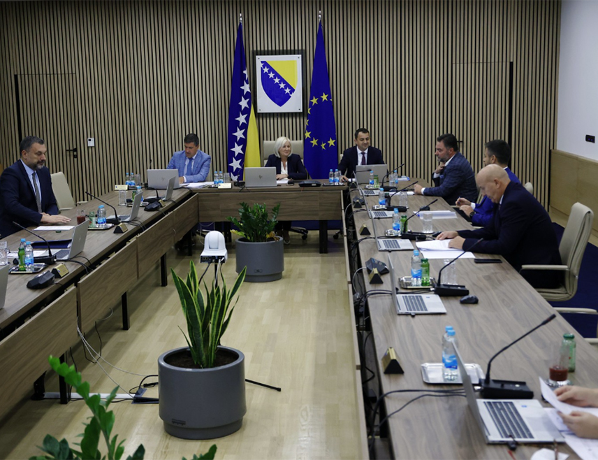 САРАЈЕВО, 27. АВГУСТА /СРНА/ - Савјет министара усвојио је данас допуњену Информацију Дирекције за европске интеграције о осмом састанку Одбора за стабилизацију и придруживање између ЕУ и БиХ, који ће бити одржан 11. септембра у Сарајеву.