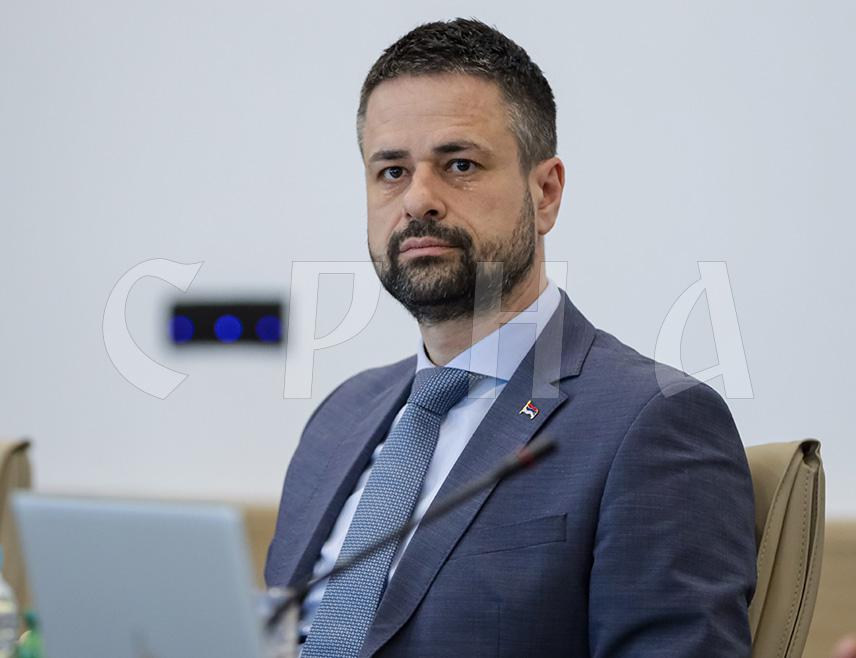 САРАЈЕВО, 27. АВГУСТА /СРНА/ - Министар финансија и трезора у Савјету министара Срђан Амиџић изјавио је да подаци о расподјели ПДВ-а, које је изнио његов замјеник Мухамед Хасановић, немају везе са чињеницама већ су конструкција са циљем имагинације расподјеле којом се занемарује крајња потрошња у сврху популизма и у корист Федерације БиХ.