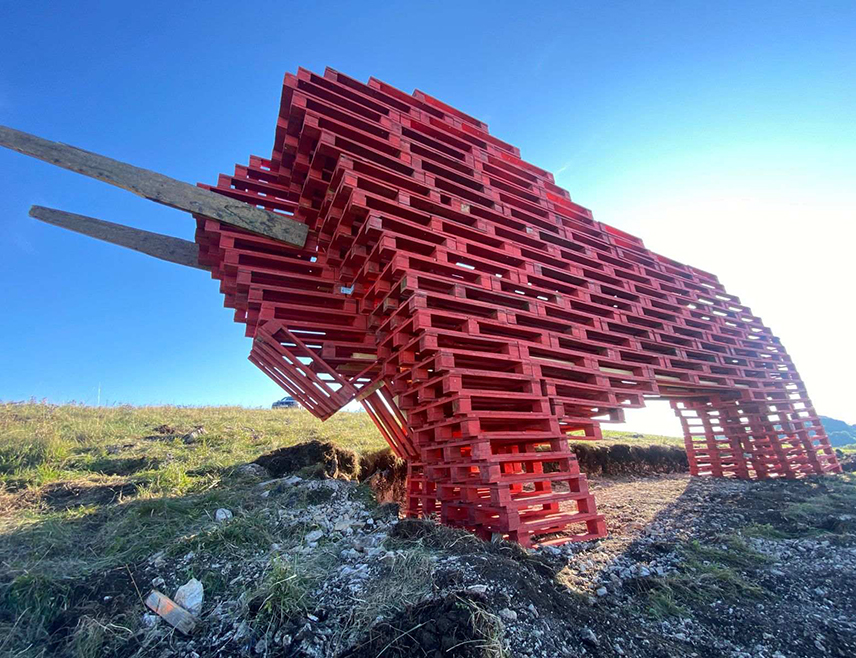 BANJA LUKA, AUGUST 29 /SRNA/ – At the gathering site in Stričići near Banja Luka, as part of the 60th Kočić's Assembly, three sculptures by Russian artist Konstantin Evdokimov – "The Shepherd", "The Fist", and "The Bull" – were installed, inspired by the work of national tribune Petar Kočić.