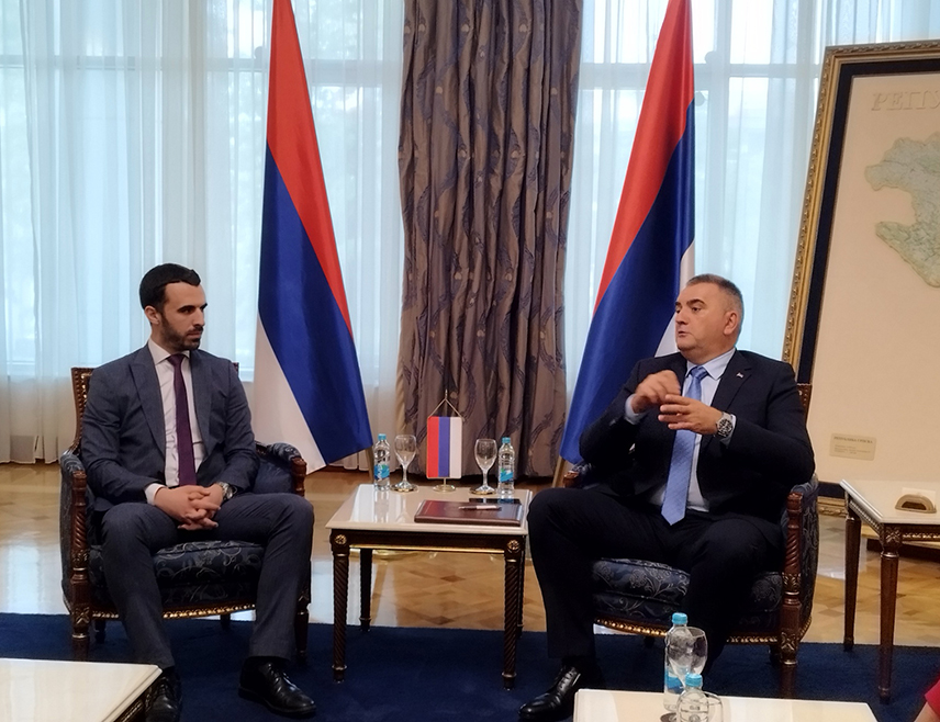 БАЊАЛУКА, 29. АВГУСТА /СРНА/ - Савјетник предсједника Републике Српске Немања Давидовић рекао је да су представници Срба из Федерације БиХ /ФБиХ/ на данашњим консултацијама са мандатаром Савом Минићем изразили наду да ће протокол Српске о подршци мјестима гдје живе Срби у ФБиХ бити настављен и у наредном периоду.