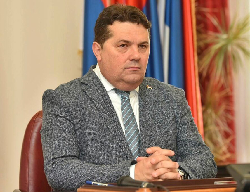 БЕОГРАД, 31. АВГУСТА /СРНА/ - Предсједник Народне скупштине Републике Српске Ненад Стевандић поручио је да Република Српска неће имати два предсједника, како се нада Сарајево и да предсједника Српске неће бирати Федерација БиХ.
