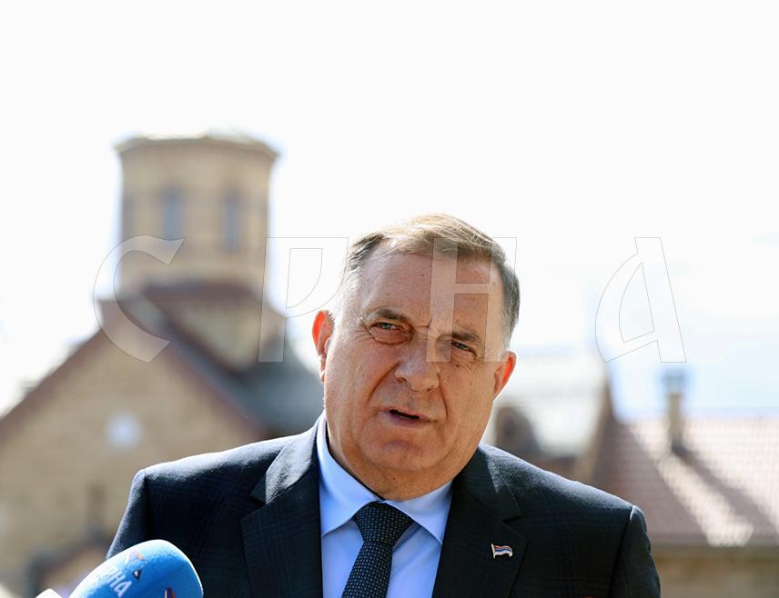 GRADIŠKA, AUGUST 31 /SRNA/ - Republika Srpska President Milorad Dodik said that the BiH budget, which is scheduled to be discussed tomorrow in the House of Representatives of the BiH Parliamentary Assembly, was proposed in violation of the Constitution and the law, and called on Serb MPs not to support the document.