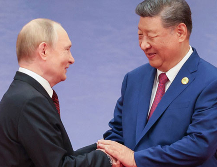 TЈЕНЂИН, 31. АВГУСТА /СРНА/ - Руски предсједник Владимир Путин разговарао је са предсједником Кине Си Ђинпингом у Tјенђину о најновијим руско-америчким контактима, рекао је помоћник руског предсједника Јуриј Ушаков.