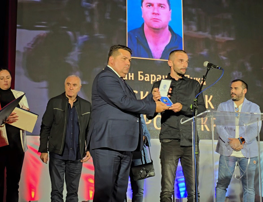 ШАВНИК, 31. АВГУСТА /СРНА/ - Предсједник Народне скупштине Републике Српске Ненад Стевандић поручио је вечерас да мудрост и слога одређују шта је јунаштво данас.