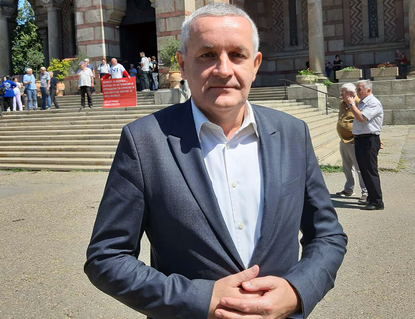 БЕОГРАД, 1. СЕПТЕМБРА /СРНА/ - Предсједник Савеза Срба из региона Миодраг Линта упозорио је да Сарајево упорно покушава да фалсификује историју и да присвоји Повељу Кулина бана насталу 800 година прије постојања садашње БиХ, поручивши да тај документ није нити може да буде потврда њене "државности", а још мање такозваног босанског језика.