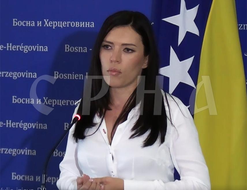 САРАЈЕВО, 1. СЕПТЕМБРА /СРНА/ - Шеф Клуба посланика СНСД-а у Представничком дому Парламентарне скупштине БиХ Сања Вулић изјавила је данас да се чланови Предсједништва БиХ Жељко Комшић и Денис Бећировић требају запитати да ли икоме у БиХ желе добро, наводећи да је Приједлог буџета који су подржали неприхватљив за било кога са здравим разумом.