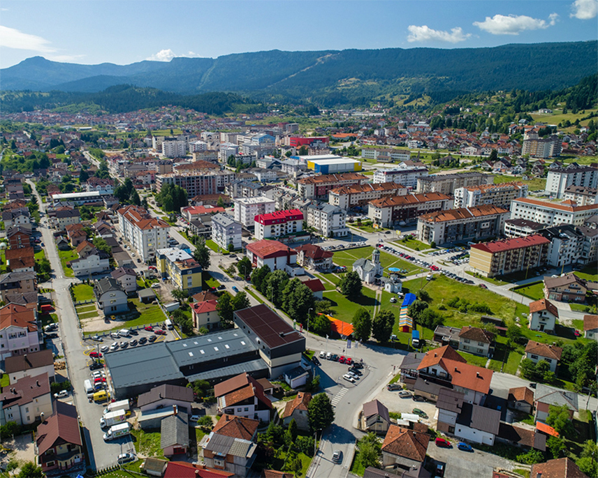 ПАЛЕ, 5. СЕПТЕМБРА /СРНА/ - На Палама ће данас бити отворено дјечије игралиште и спортски терен у Београдској улици у насељу Обилићево, а укупна вриједност пројекта је 20.770 КМ, најављено је из Општинске управе.
