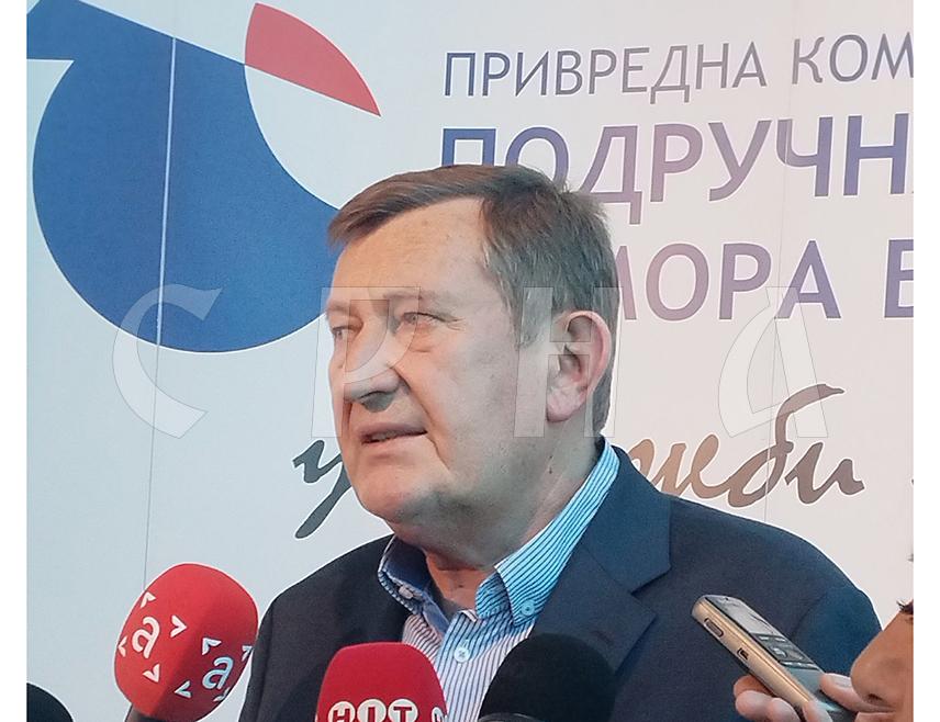 БИЈЕЉИНА, 5. СЕПТЕМБРА /СРНА/ - Влада Републике Српске подстиче оснивање слободних и пословних зона као замајац за привреду Српске и за привлачење нових инвестиција, рекао је данас министар привреде и предузетништва Републике Српске Војин Митровић на панел-дискусији о оснивању слободне зоне у Бијељини.