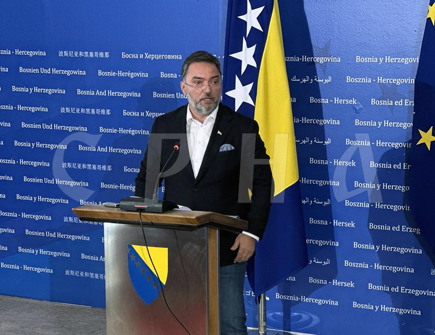 САРАЈЕВО, 9. СЕПТЕМБРА /СРНА/ - Министар спољне трговине и економских односа у Савјету министара Сташа Кошарац изјавио је да СНСД неће подржати ниједну одлуку у вези са европским путем БиХ уколико она није усаглашена са принципима механизма координације и званичним ставовима институција Републике Српске.