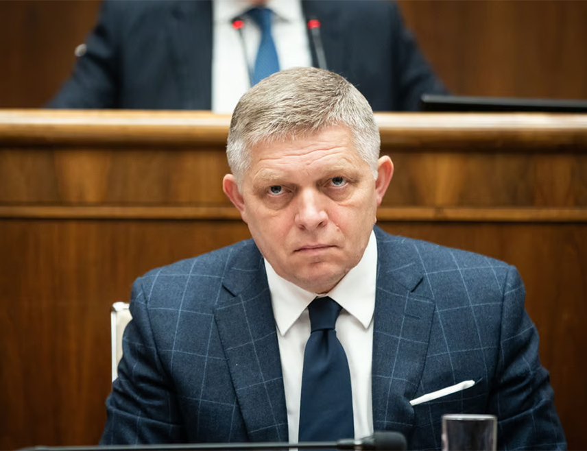 БРАТИСЛАВА, 10. СЕПТЕМБРА /СРНА/ - Словачки премијер Роберт Фицо изјавио је да треба утврдити да ли је инцидент са дроновима на територији Пољске био намјеран или случајан, те истакао да је Словачка спремна да помогне у истрази.