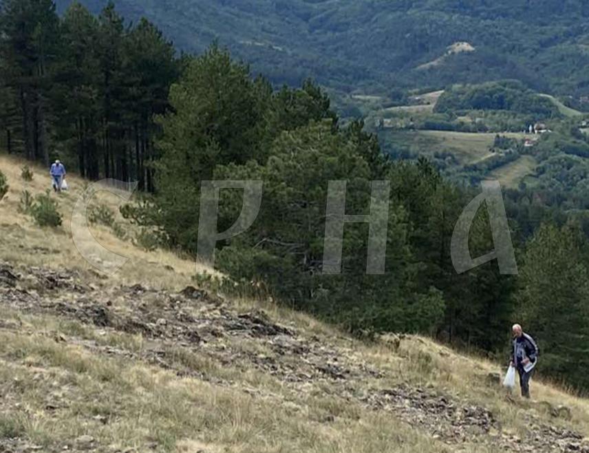 ДОБОЈ, 11. СЕПТЕМБРА /СРНА/ - Велики број грађана учествовао је данашњој манифестацији "Брање траве иве на Озрену" организованој на локалитету Гостиљ на Озрену поводом празника Усјековања главе Светог Јована Крститеља.