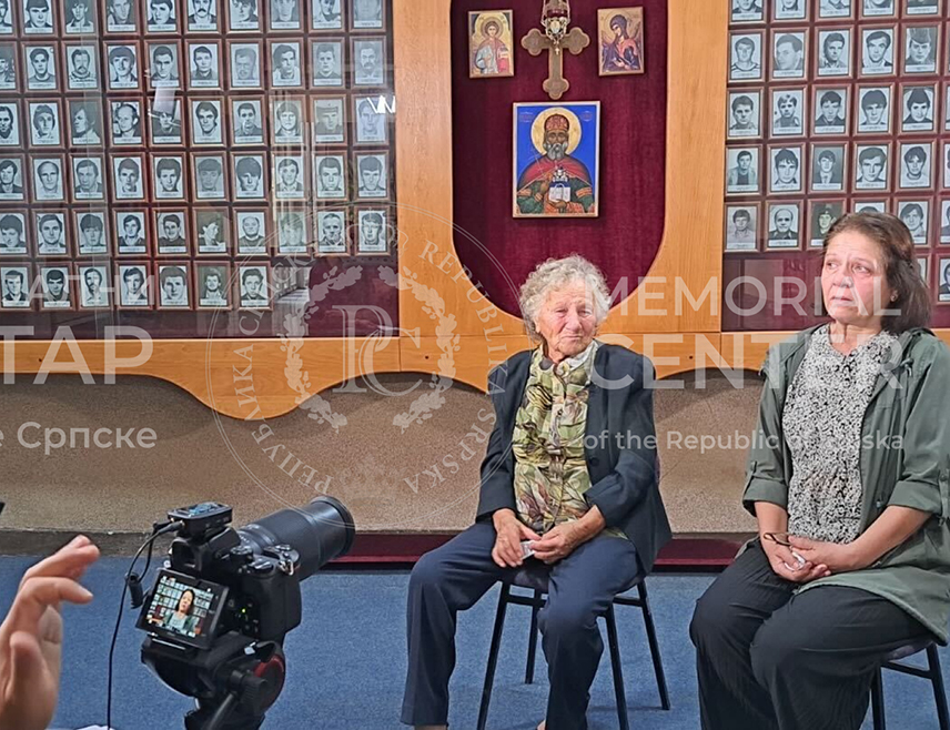 БAЊАЛУКА, 11. СЕПТЕМБРА /СРНА/ - У Челинцу је настављено прикупљање свједочанстава породица погинулих бораца Војске Републике Српске, а до сада је забиљежено 20 животних прича које свједоче о огромној жртви коју је ова мала локална заједница поднијела у Одбрамбено-отаџбинском рату, саопштено је данас из Меморијалног центра Српске.