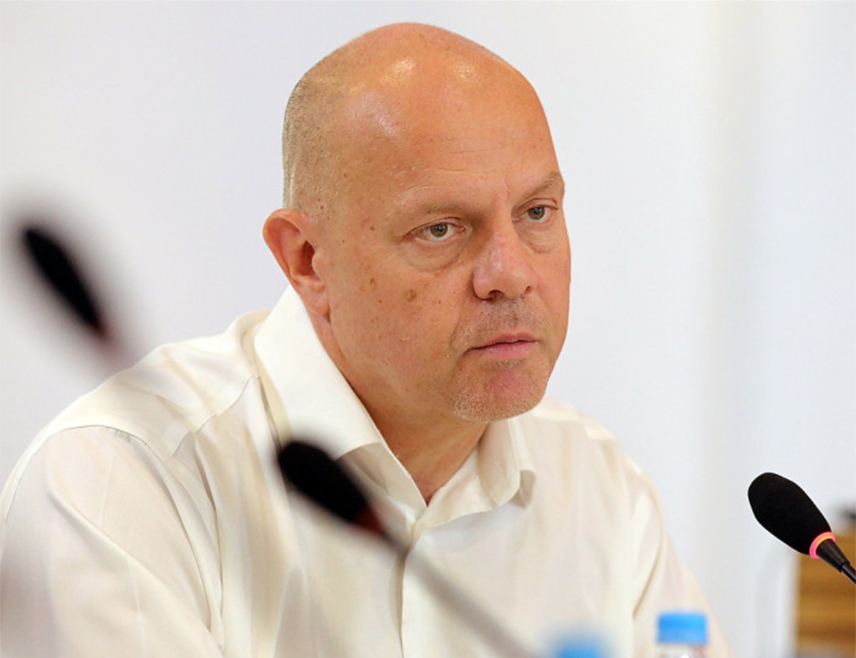 БЕОГРАД, 12. СЕПТЕМБРА /СРНА/ - Именовање Џона Гинкела за новог отправника послова Амбасаде Сједињених Држава у БиХ говори о промјени америчког става и лако може да се деси да Америка неће ни хтјети да именује амбасадора у једној колонији каква је БиХ, изјавио је Срни политиколог Александар Павић.