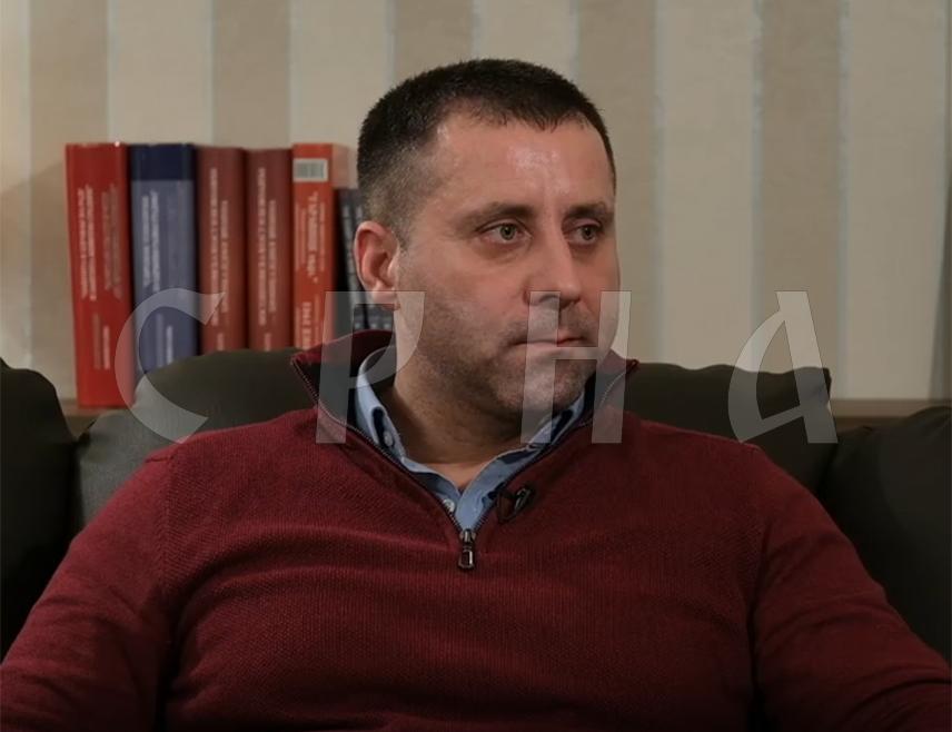 БАЊАЛУКА, 13. СЕПТЕМБРA /СРНА/ - Професор Факултета политичких наука Универзитета у Бањалуци Владе Симовић рекао је Срни да је обиљежавање Дана српског јединства, слободе и националне заставе насушна потреба српског народа, који је преживио трауматичну прошлост.
