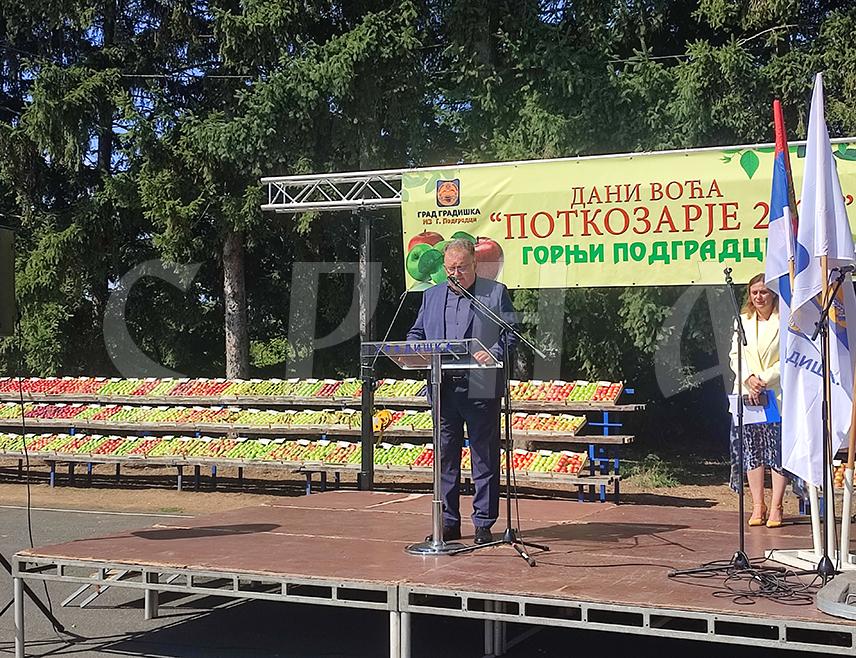 ГРАДИШКА, 12. СЕПТЕМБРА /СРНА/ - На подручју Градишке годишње се произведе око 75 одсто укупне производње јабука у Републици Српској, а градишки воћари остваре око 25 милиона КМ прихода годишње, што овај град чини лидером у воћарској производњи у региону, изјавио је градоначелник Зоран Аџић.