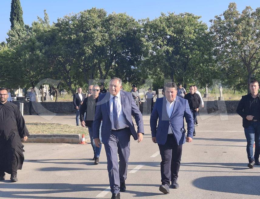 ЧАПЉИНА, 12. СЕПTЕМБРА /СРНА/ – Предсједник мјесне заједнице Пребиловци Алекса Драгићевић изјавио је Срни да је све Пребиловчане ма гдје били обрадовала вијест да је предсједник Републике Српске Милорад Додик одлучио да уплати 300.000 КМ за изградњу водовода који за мјештане овог страдалничког српског села значи живот и опстанак.