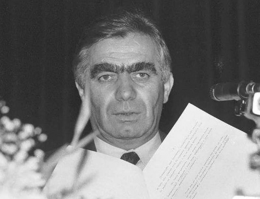 БИЈЕЉИНА, 14. СЕПТЕМБРА /СРНА/ - Први предсједник Народне скупштине Републике Српске и један од најзаслужнијх политичара за стварање Републике Српске Момчило Крајишник /1945-2020/ преминуо је 15. септембра 2020. године.