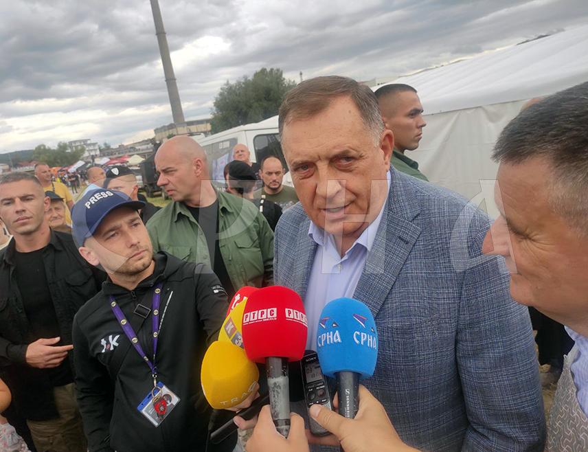 БАЊАЛУКА, 14. СЕПТЕМБРА /СРНА/ - Предсједник Републике Српске Милорад Додик изјавио је данас у Бањалуци да Република Српска, са свим својим вриједностима, егзистира већ 33 године и у сваком случају показује да се историјска тежња Срба на овим просторима апсолутно остварује.