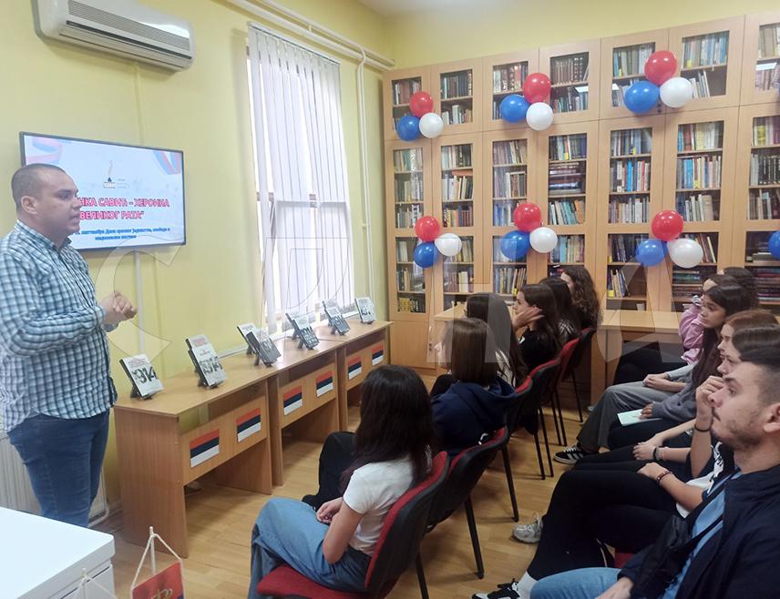 ЗВОРНИК, 15. СЕПТЕМБРА /СРНА/ - Народна библиотека и музејска збирка Зворник организовала је данас предавање о хероини Великог рата Милунки Савић за ученике Основне школе "Свети Сава", поводом Дана српског јединства, слободе и националне заставе, да би им приближила значај личности и догађаја из српске прошлости.