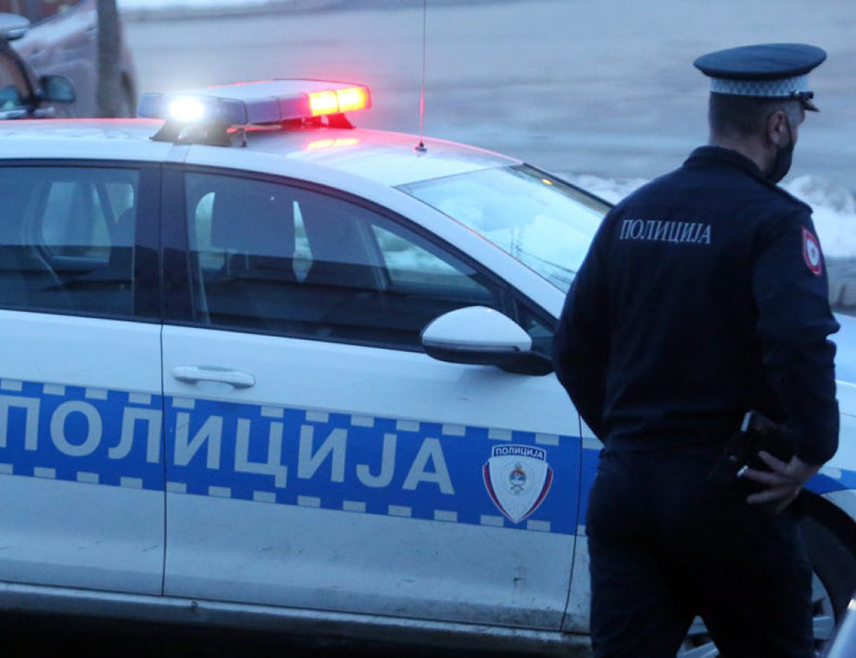 ИСТОЧНО САРАЈЕВО, 16. СЕПТЕМБРА /СРНА/ - Једно лице јутрос је смртно страдало у мјесту Враца када је возилом ударило у стуб уличне расвјете и преврнуло се, саопштено је из Полицијско управе Источно Сарајево.
