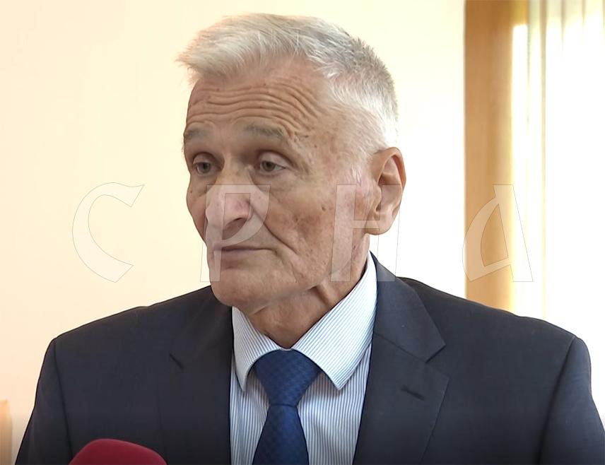 САРАЈЕВО, 16. СЕПТЕМБРА /СРНА/ - Предсједавајући Дома народа Парламентарне скупштине БиХ Никола Шпирић изјавио је Срни да провокације којима су изложени српски повратници у Федерацији БиХ /ФБиХ/ и рушење надгробних споменика на православним гробљима потврђују да политика прогона и ратног злочина није поражена у федералним институцијама, те поручио да би било крајње вријеме да се одговорни за ова недјела казне.