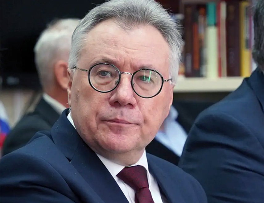 САРАЈЕВО, 17. СЕПТЕМБРА /СРНА/ - Амбасадор Русије у БиХ Игор Калабухов у данашњем разговору са предсједником СДА Бакиром Изетбеговићем изнио је принципијелан приступ Русије ситуацији у БиХ, наглашавајући да је нелегитимни високи представник главни извор њене дестабилизације.