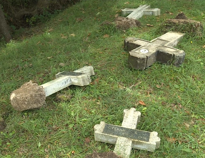 BANJA LUKA, SEPTEMBER 17 /SRNA/ - The president of the Homeland Association "Petrovačka Cesta" Boban Lipić said that the competent institutions of the Federation of BiH /FBiH/ must identify and prosecute both the participants of the incident that disturbed Serbian returnees in Bosanski Petrovac and the vandals who desecrated the Orthodox cemetery near Zenica.