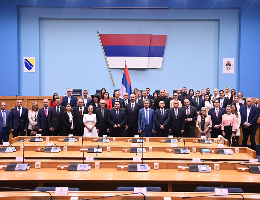 BANJA LUKA, SEPTEMBER 18 /SRNA/ – Members of the Parliamentary Forum of Serbia and Republika Srpska today called for respect of the Dayton Agreement, which defines the rights of peoples and entities without whose consent decisions cannot be made, as well as the rights of Serbs in Kosovo and Metohija, whose freedom and identity are threatened by unilateral acts of the provisional institutions accompanied by violence that also threatens their physical survival.