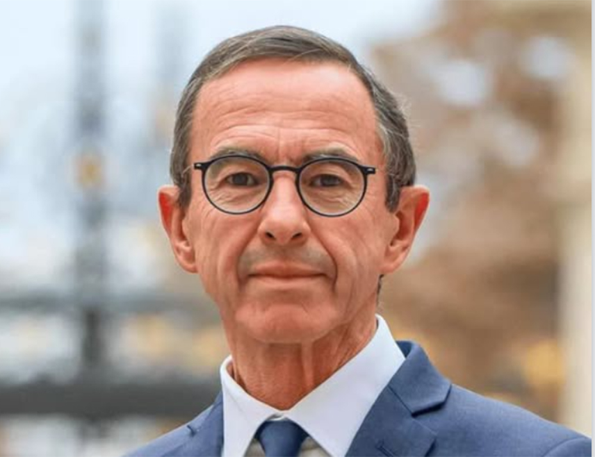 ПАРИЗ, 18. СЕПТЕМБРА  /СРНА - РИА Новости/ - Више од 300 људи приведено је током масовних демонстрација широм Француске против мјера штедње, изјавио је вршилац дужности министра унутрашњих послова Бруно Ретајо.